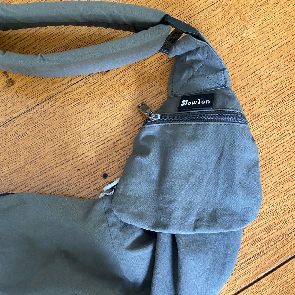 Slowton Hands free pet carrier
